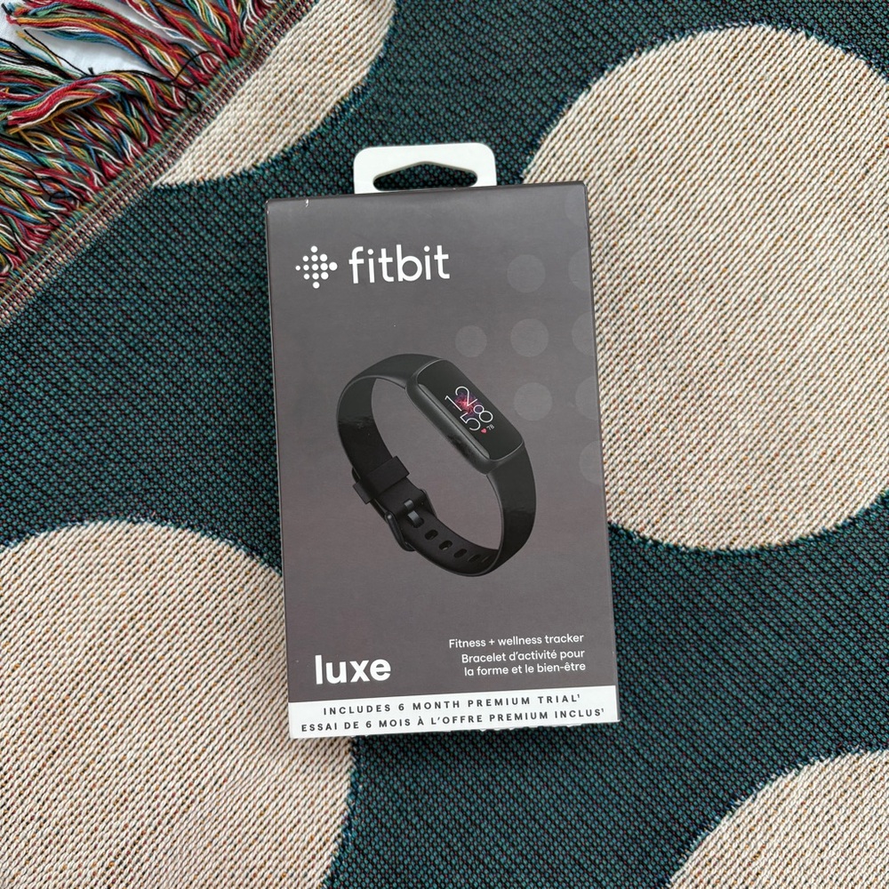 Fitbit Luxe Fitness Tracker in Black